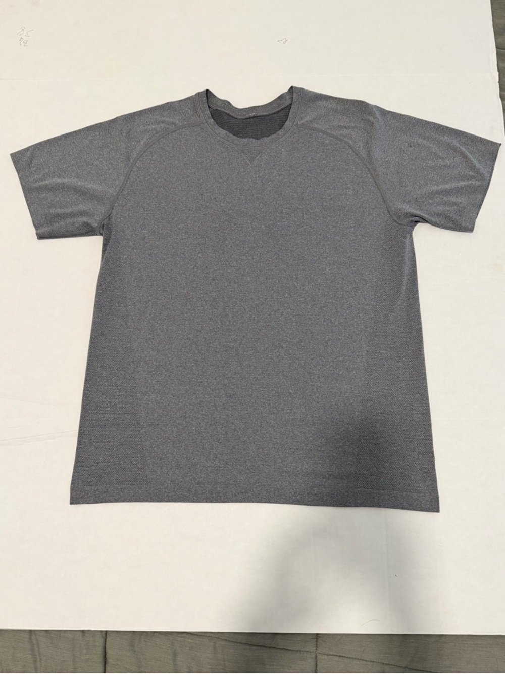 lululemon Men’s Gray Performance T-Shirt Size L Textured Knit Athletic